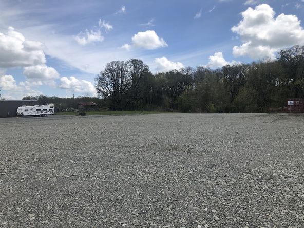 Gaveled & Secure Yard in Albany: 148 41st Ave SE, Albany, OR 97322